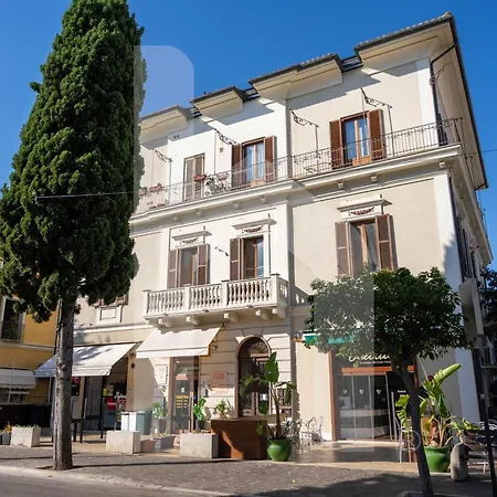 Apartment Homiday - Palazzo Passerini Pineto
